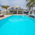 Lorena Villa